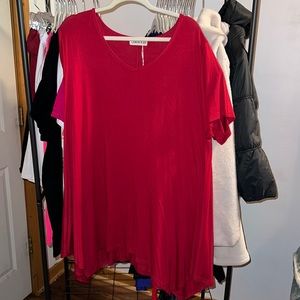 NWT Larace shark bite hem tee